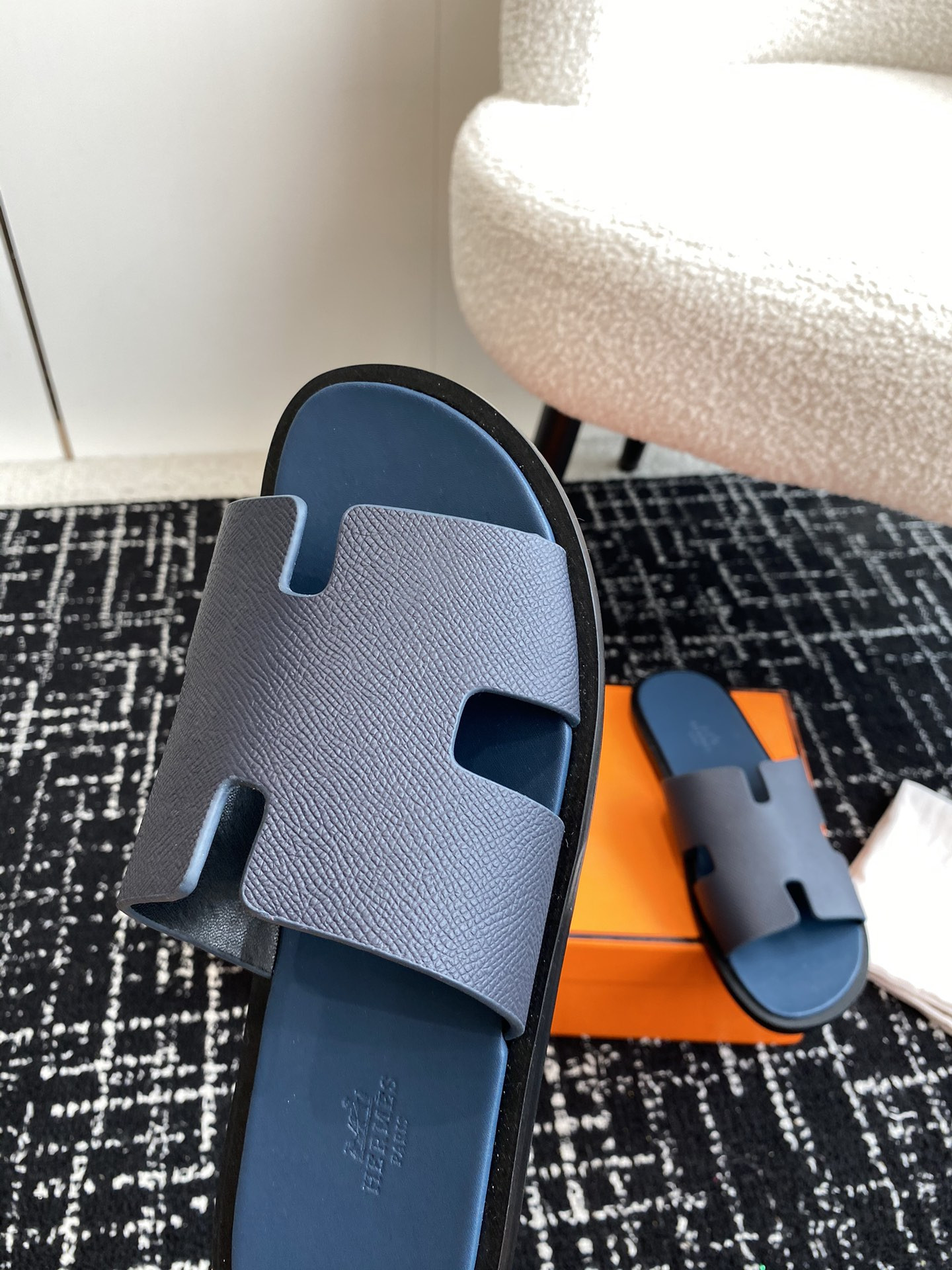 UA H**me5 Izmir sandal