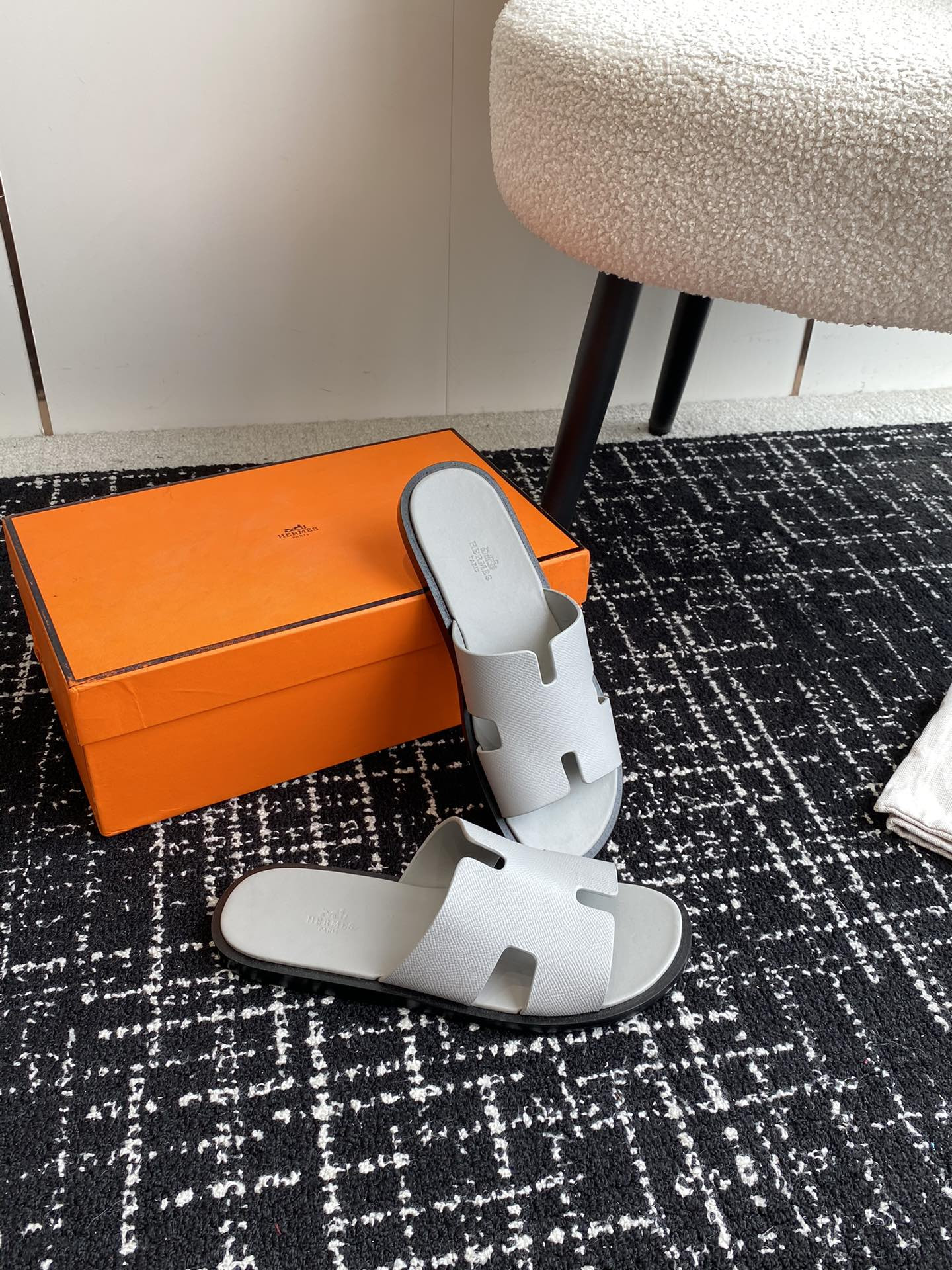 UA H**me5 Izmir sandal