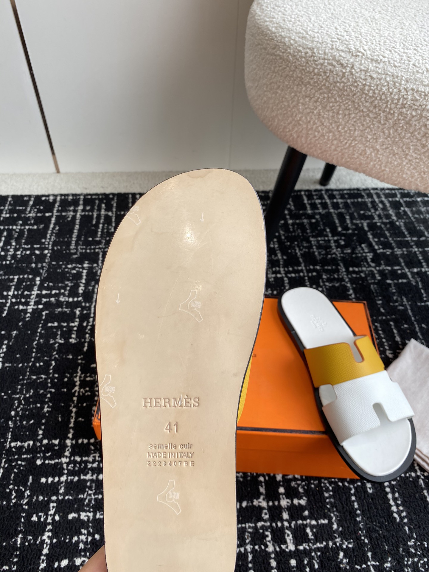 UA H**me5 Izmir sandal