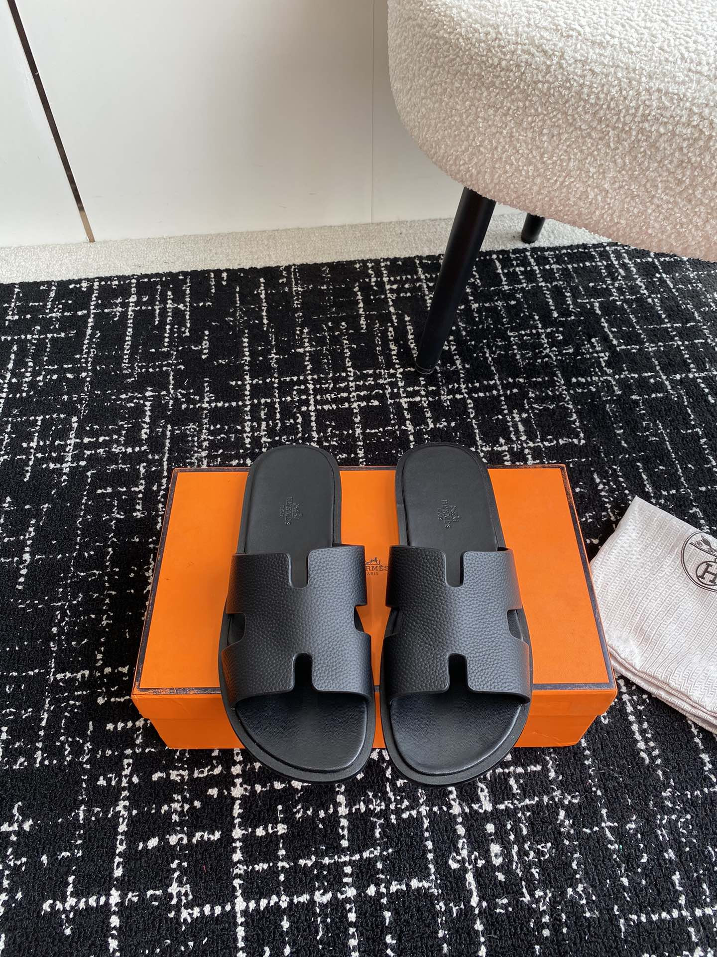 UA H**me5 Izmir sandal