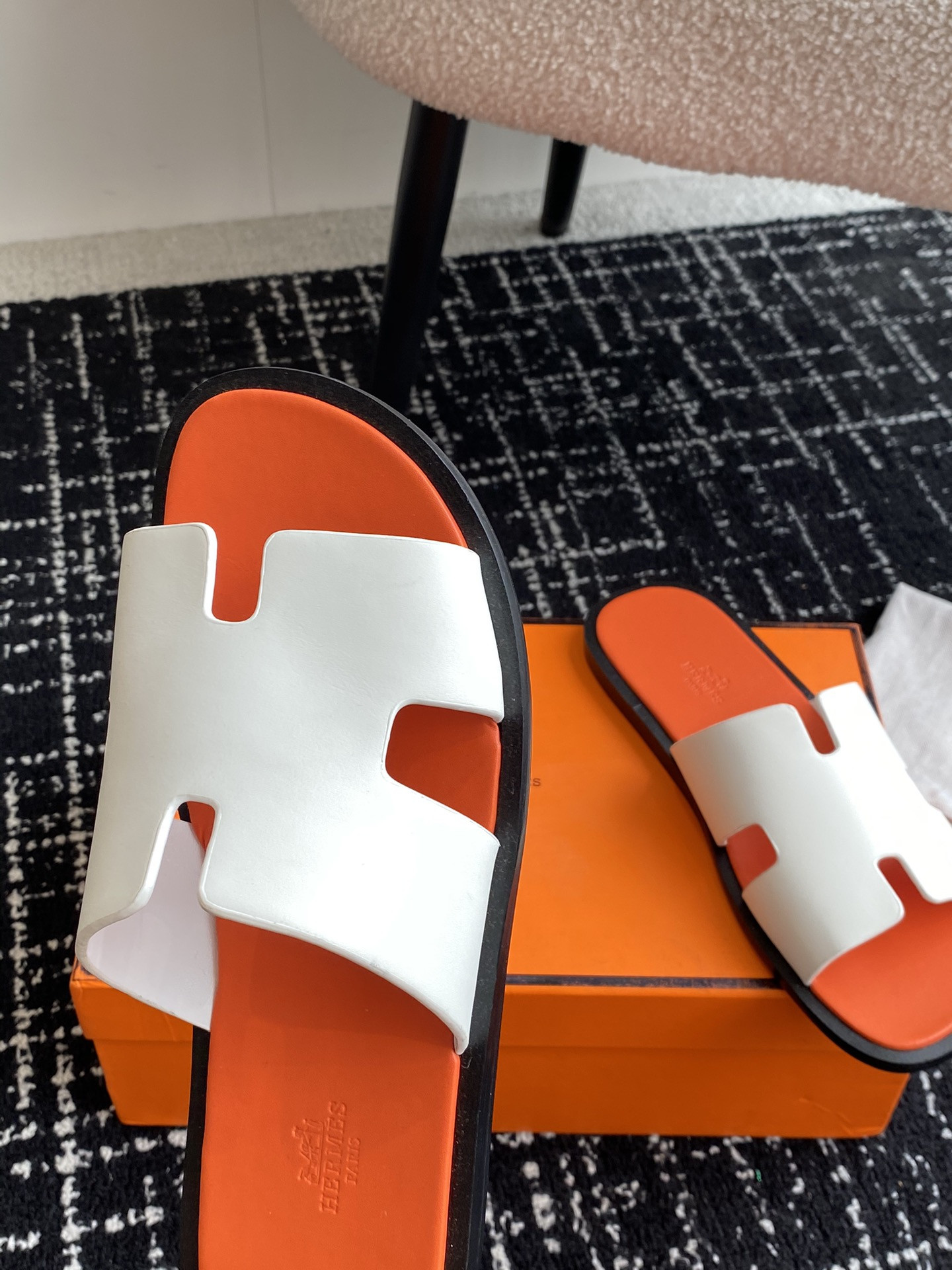 UA H**me5 Izmir sandal