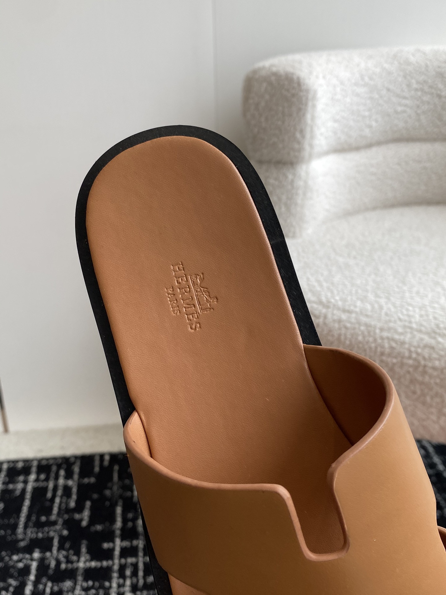 UA H**me5 Izmir sandal