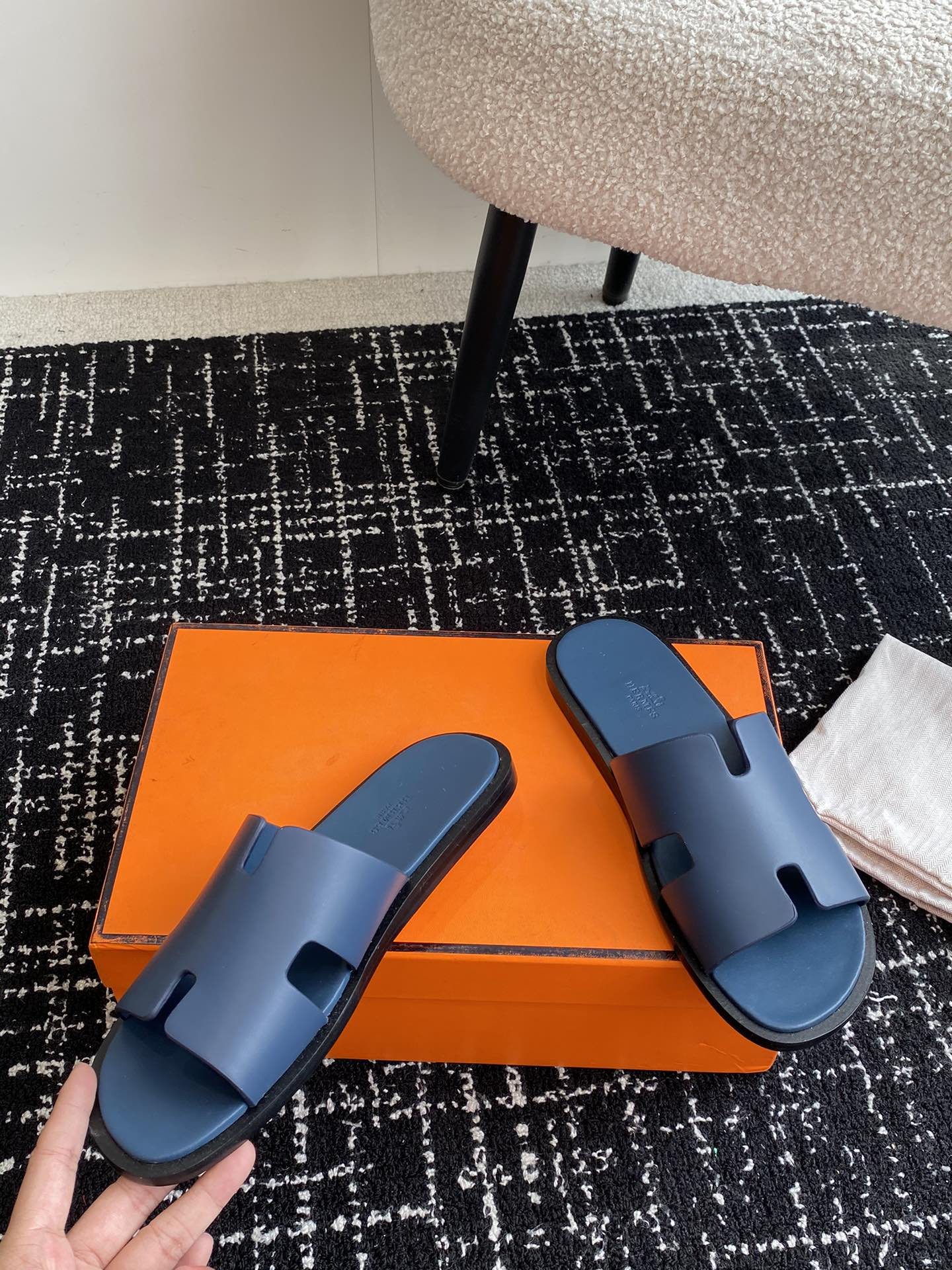 UA H**me5 Izmir sandal