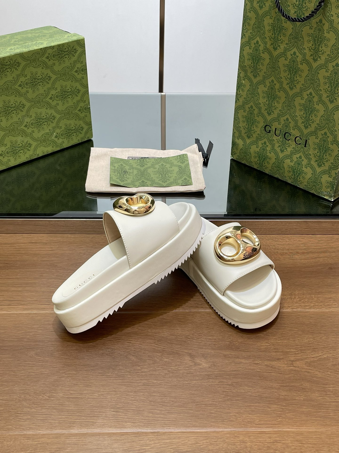 UA Gvc*1 MARINA CHAIN SLIDE