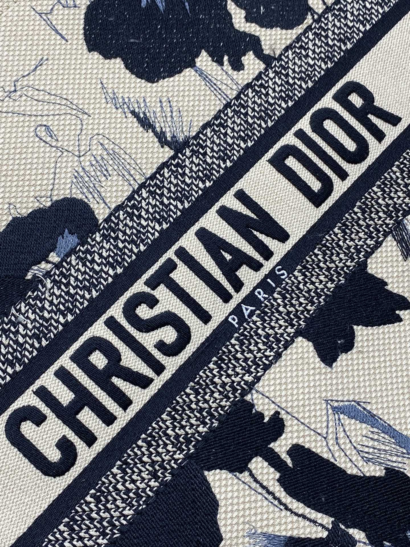 D10r Tote 42 x 18 x 35cm