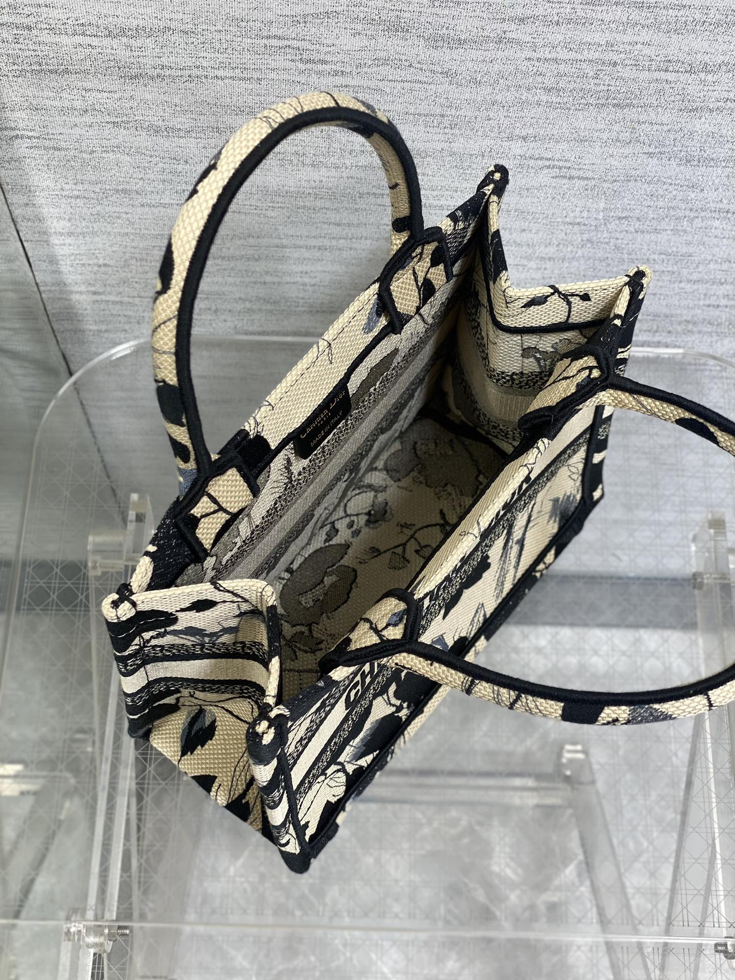 D10r Tote 26 x 8 x 22cm