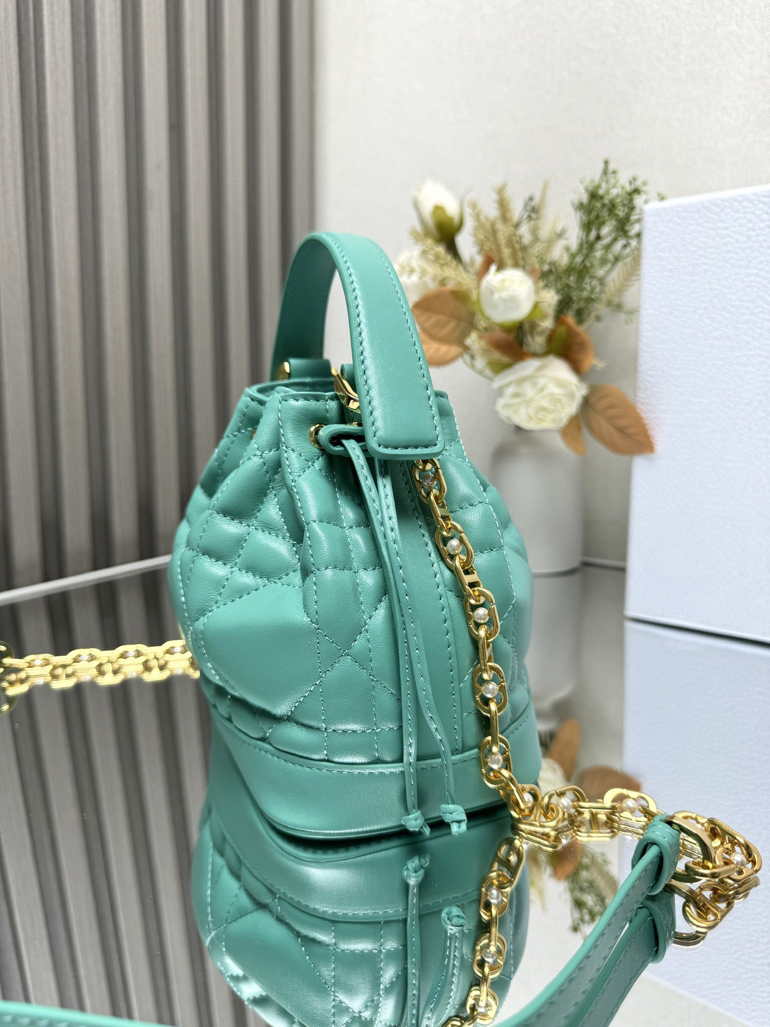 Small D10r Jolie Bucket Bag 17 x 16 x 10.5 cm
