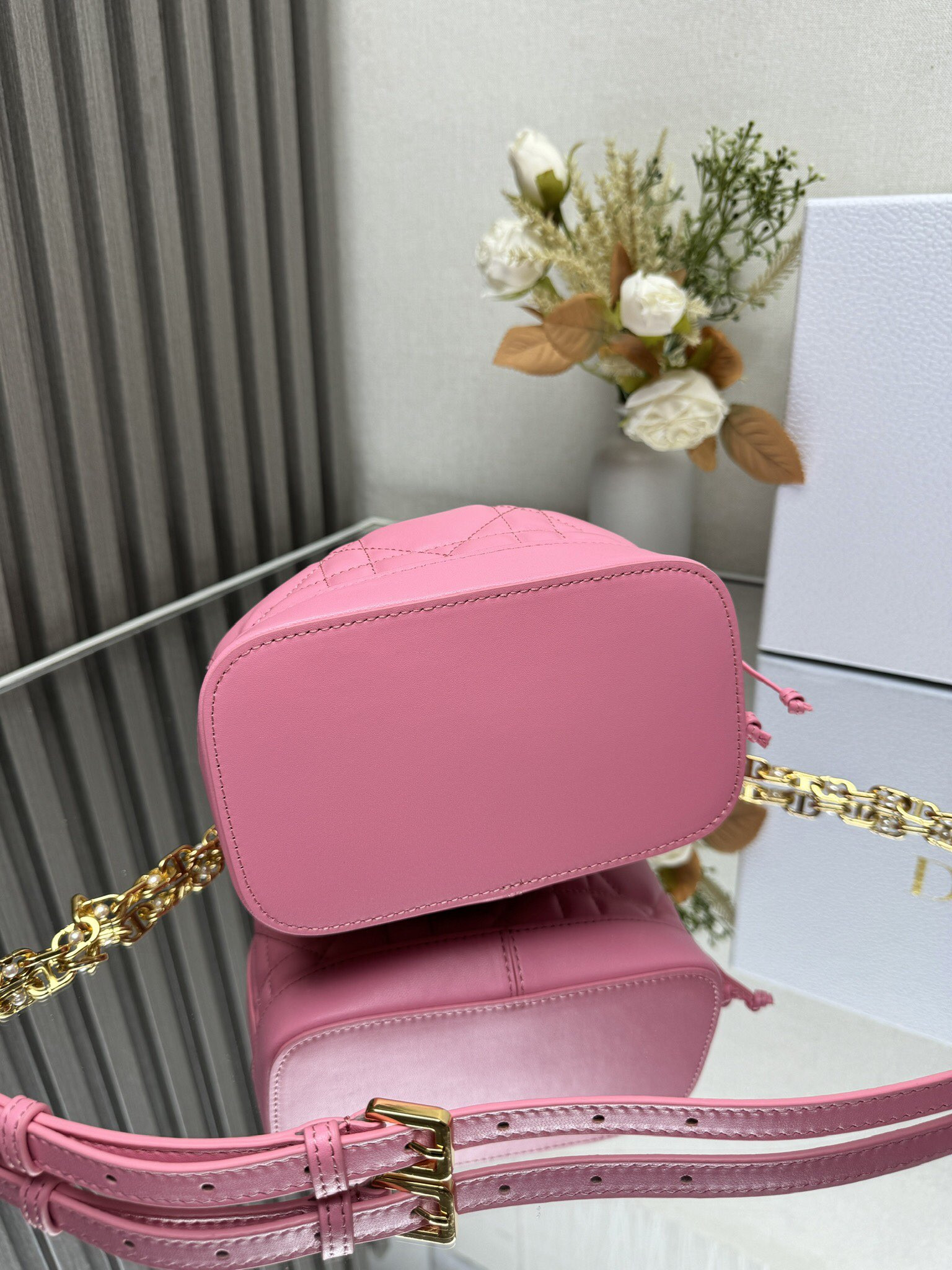 Small D10r Jolie Bucket Bag 17 x 16 x 10.5 cm