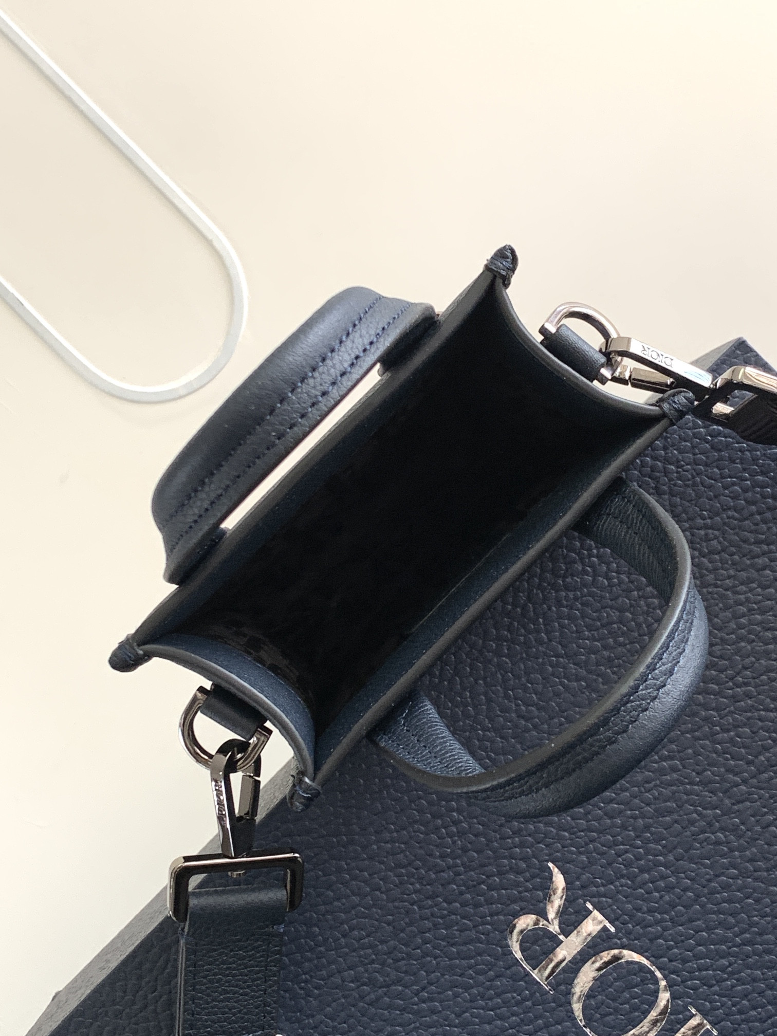 Dior safari north-south 14 x 19 x 6.5 cm