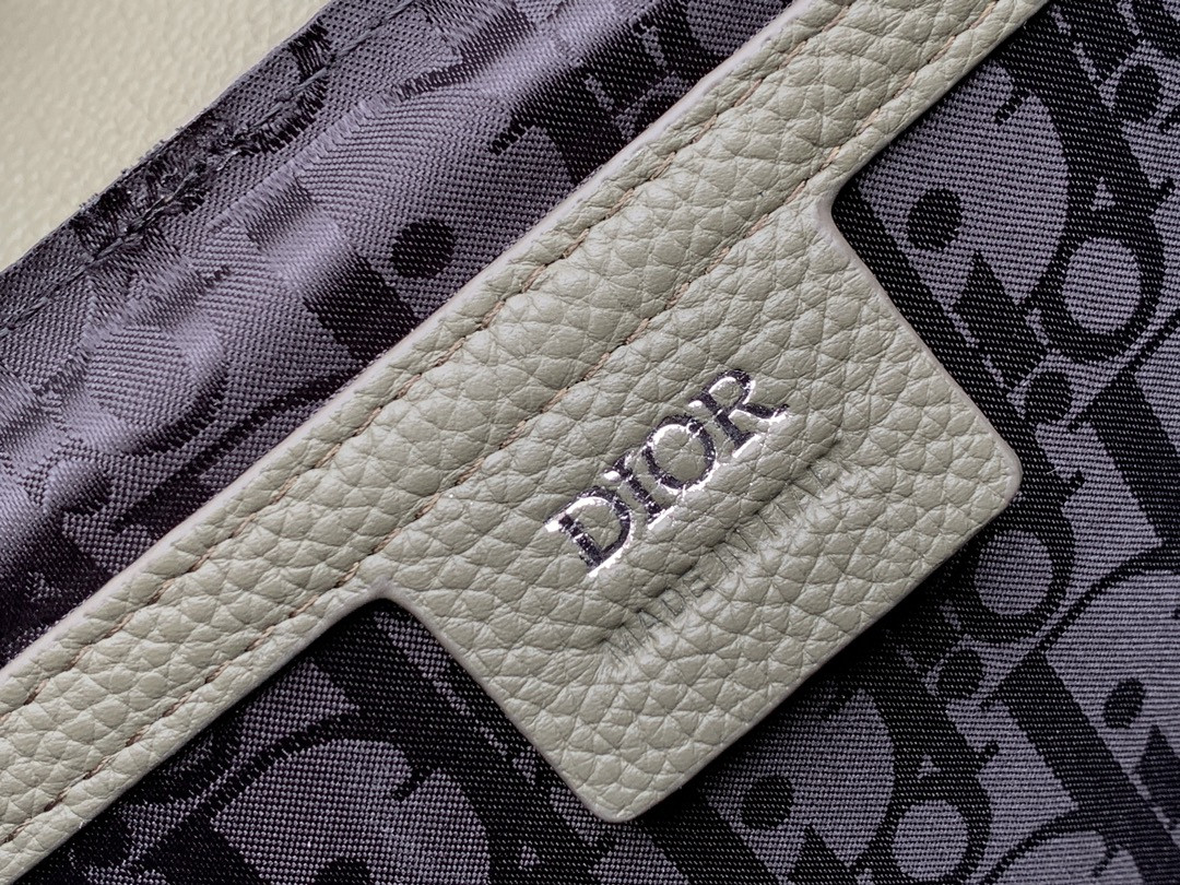 D10r Saddle Messenger Bag 24 x 16.5 x 5.5 cm