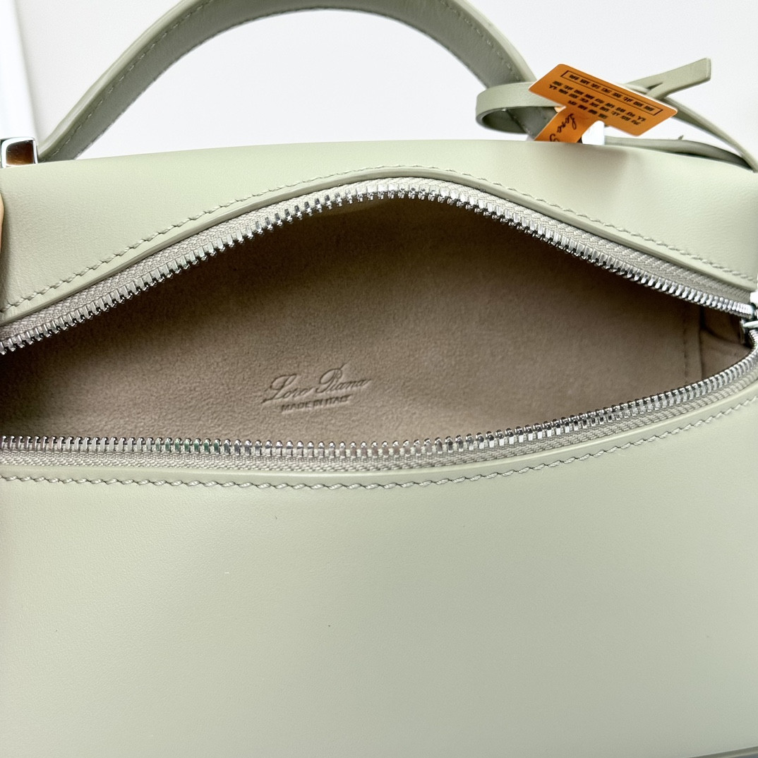 L0r0 P1ana Extra Pocket L19  Smooth Calfskin 11 x 19 x 6.5 cm