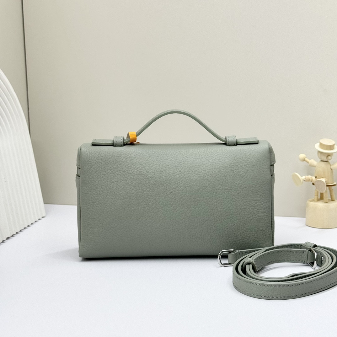 L0r0 P1ana Extra Pocket L19 Grained Calfskin 11 x 19 x 6.5 cm