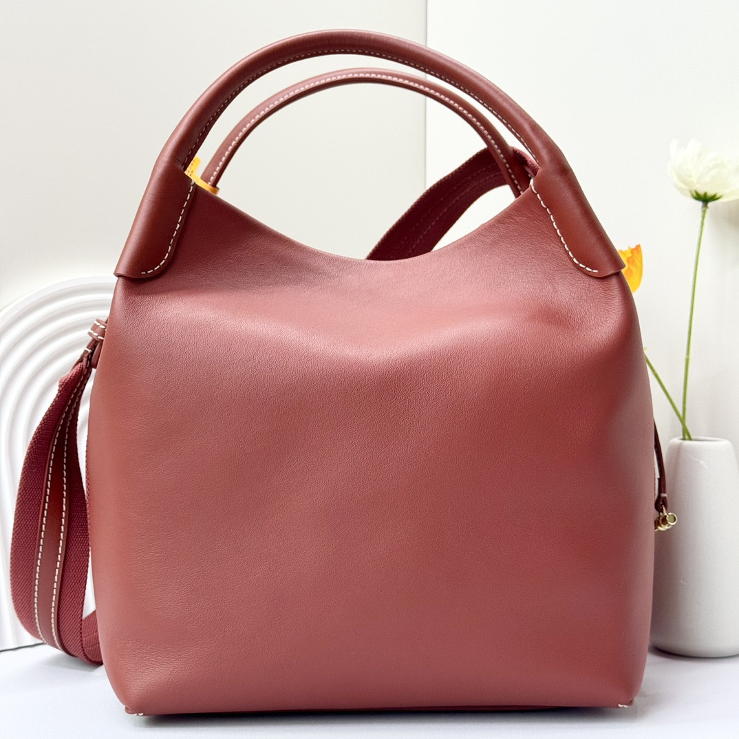 L0r0 P1ana Large Bale Bag Smooth Calfskin 24 x 20 x 27 cm