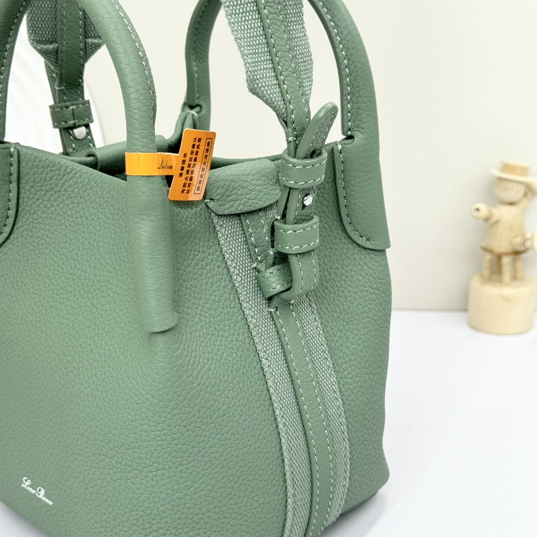 L0r0 P1ana Micro Bale Bag Grained Calfskin 23 x 16 x 14 cm