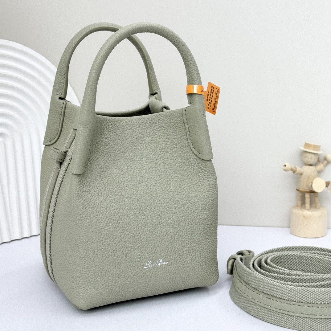 L0r0 P1ana Micro Bale bag Grained Calfskin 23 x 16 x 14 cm