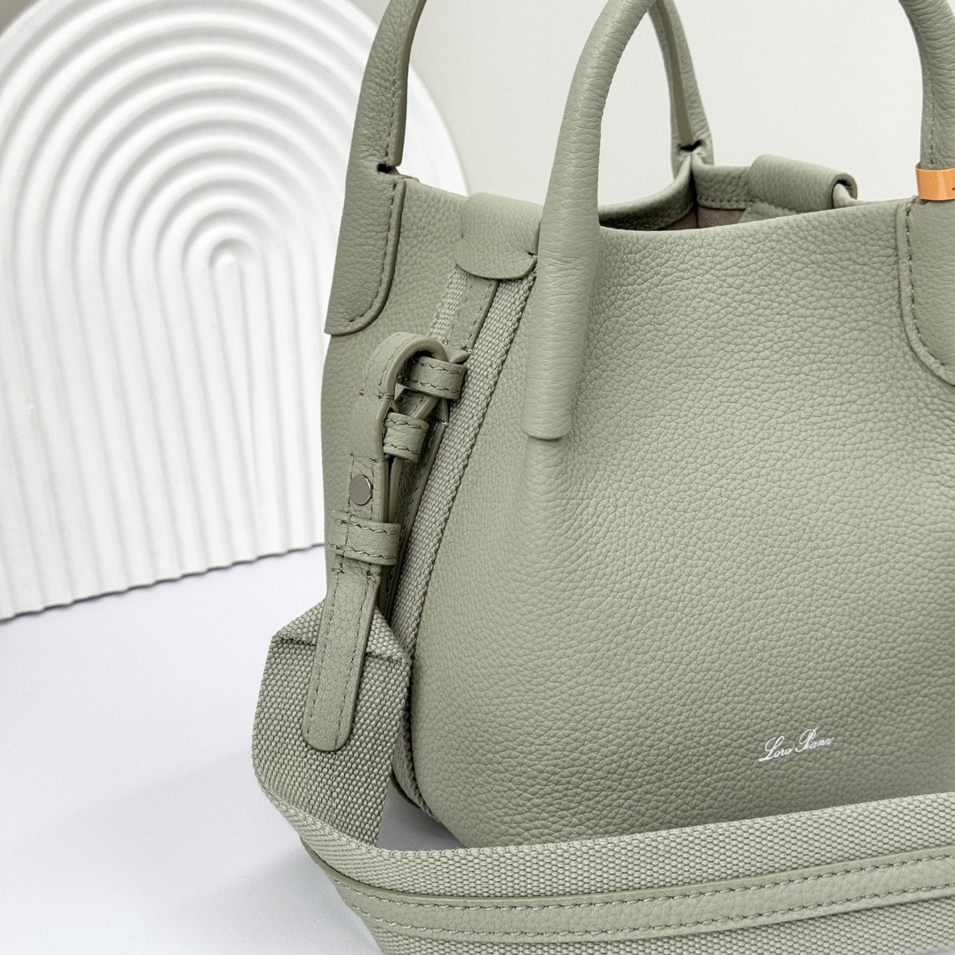 L0r0 P1ana Micro Bale bag Grained Calfskin 23 x 16 x 14 cm