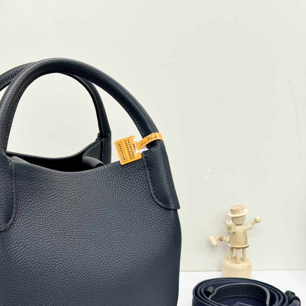 L0r0 P1ana Small Bale Bag Black Grained Calfskin 17 x 17 x 21 cm