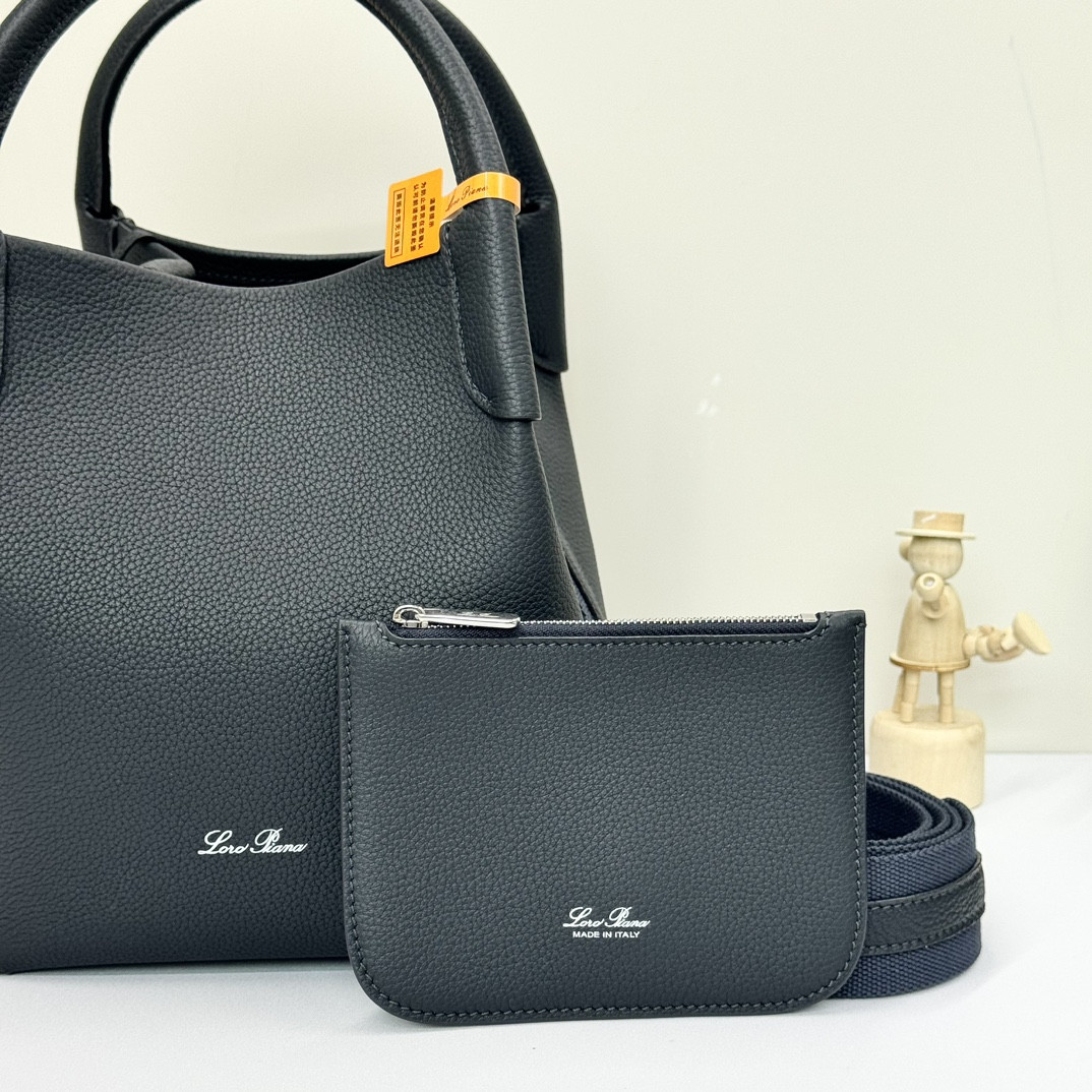L0r0 P1ana Small Bale Bag Black Grained Calfskin 17 x 17 x 21 cm