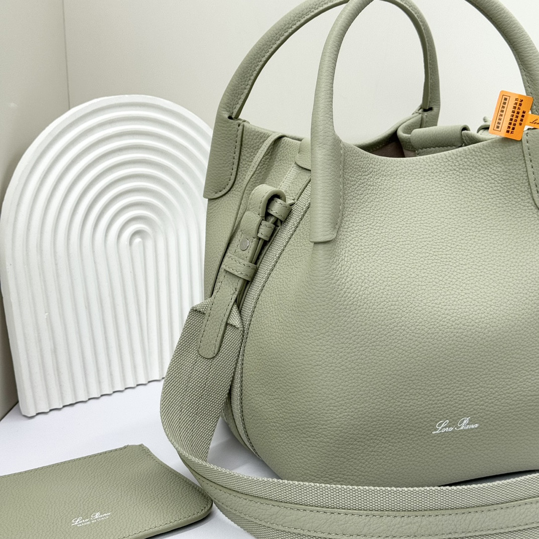 L0r0 P1ana Small Bale Bag Grained Calfskin 17 x 17 x 21 cm