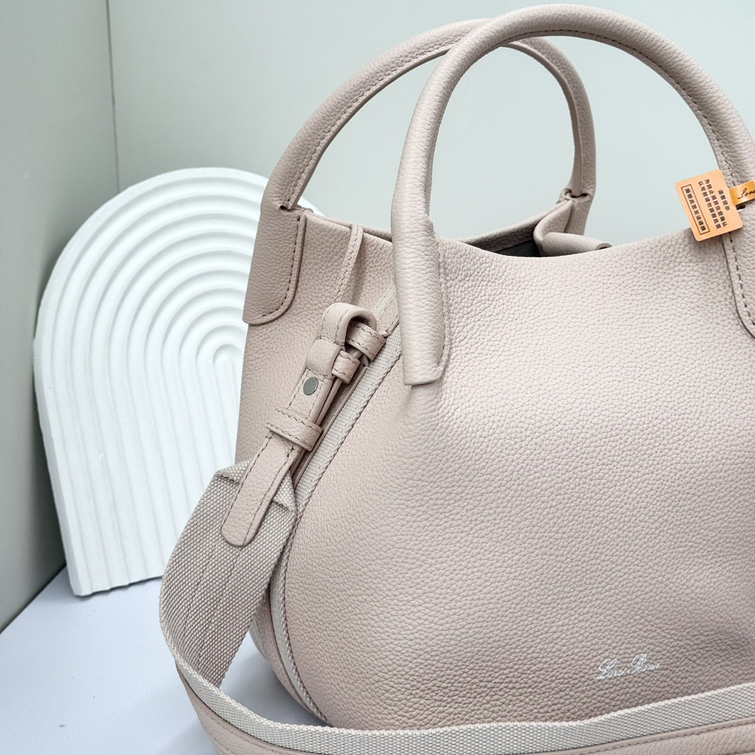 L0r0 P1ana Small Bale Bag Grained Calfskin 17 x 17 x 21 cm