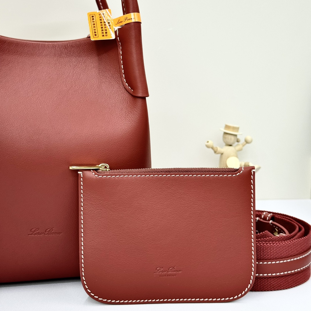 L0r0 P1ana Small Bale Bag Calfskin 17 x 17 x 21 cm