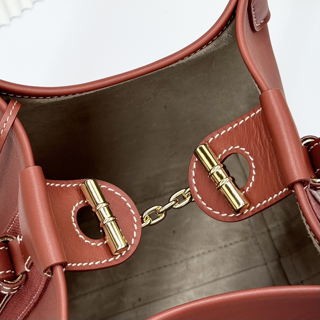 L0r0 P1ana Small Bale Bag Calfskin 17 x 17 x 21 cm