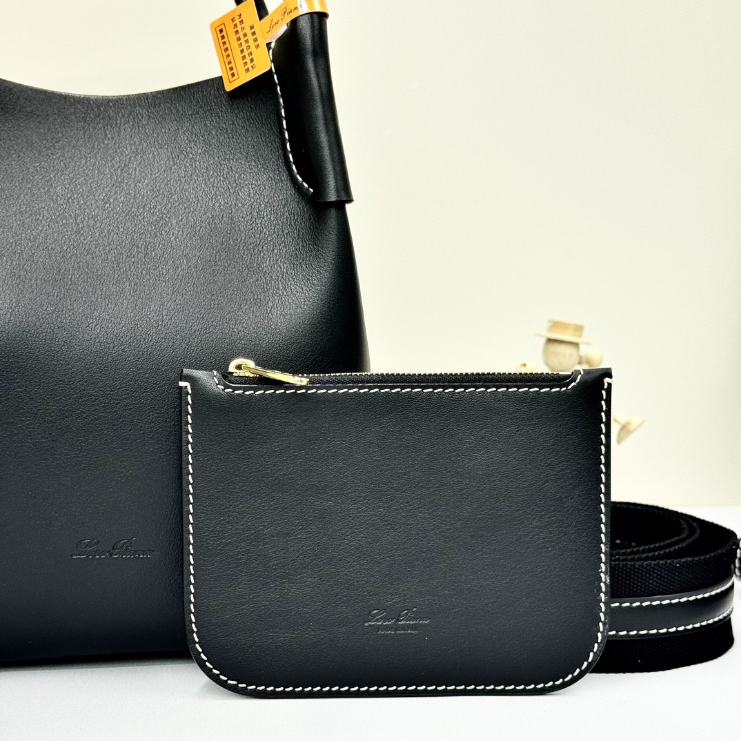 L0r0 P1ana Small Bale Bag Calfskin 17 x 17 x 21 cm