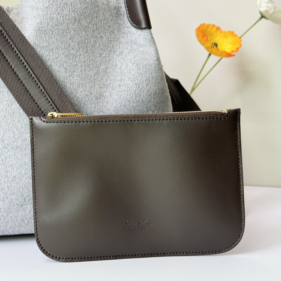 L0r0 P1ana Large Bale Bag 24 x 20 x 27 cm