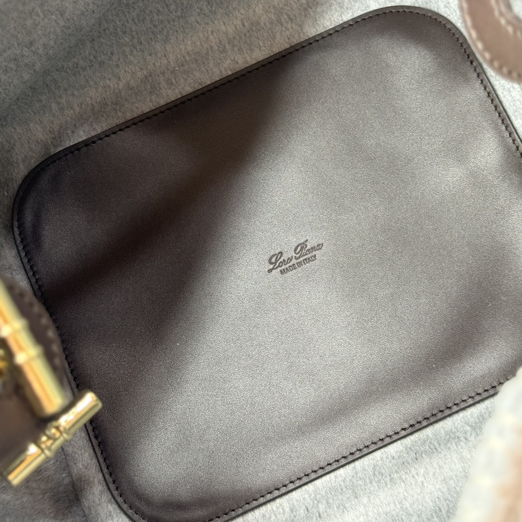 L0r0 P1ana Large Bale Bag 24 x 20 x 27 cm