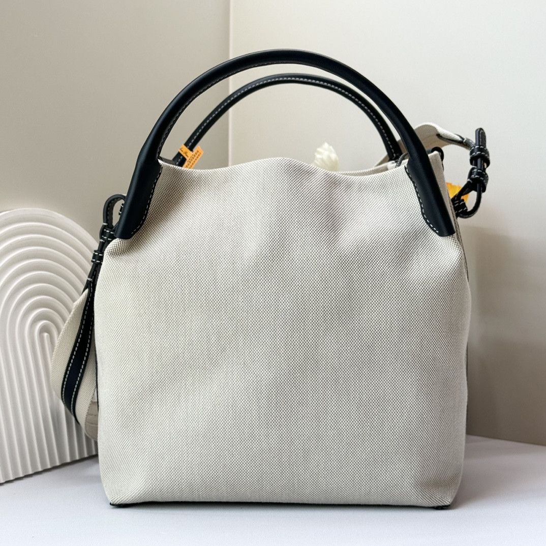 L0r0 P1ana Large Bale Bag 24 x 20 x 27 cm