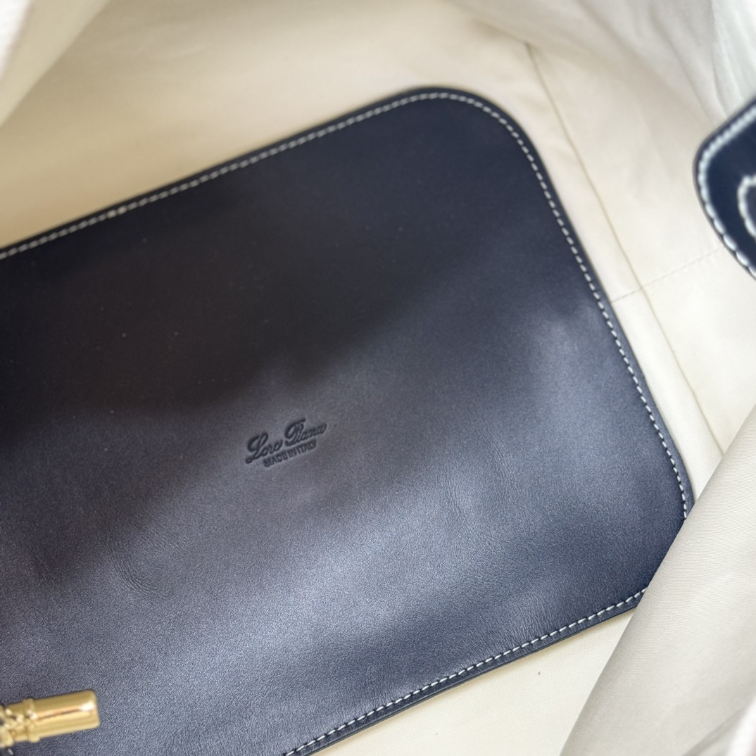 L0r0 P1ana Large Bale Bag 24 x 20 x 27 cm