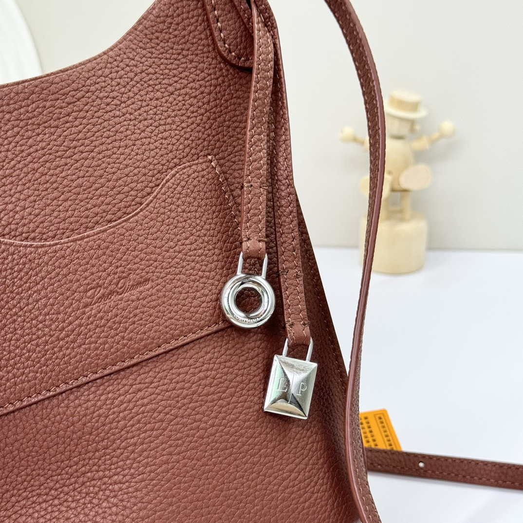 L0r0 P1ana Mini Bale Bag Calfskin 20x15x4cm