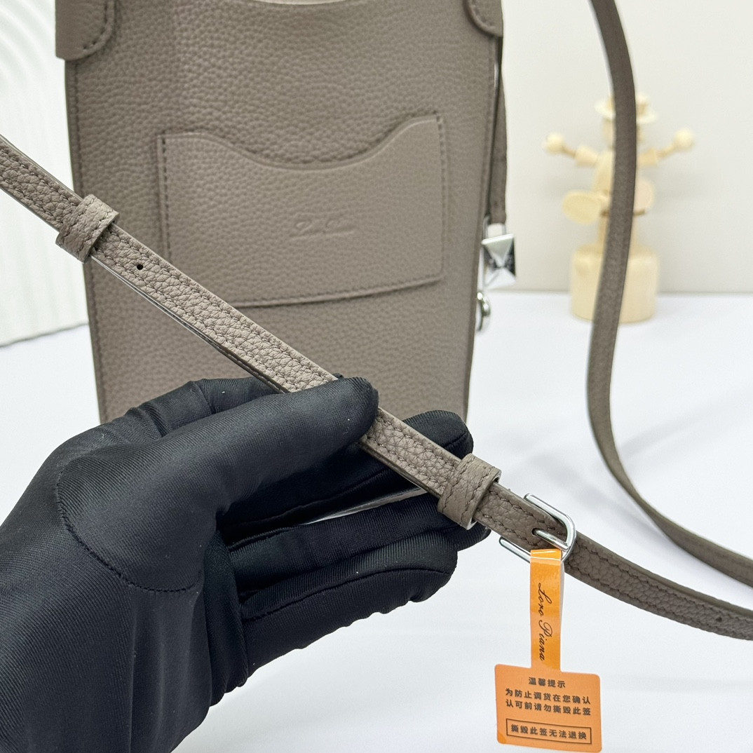 L0r0 P1ana Mini Bale Bag Calfskin 20x15x4cm