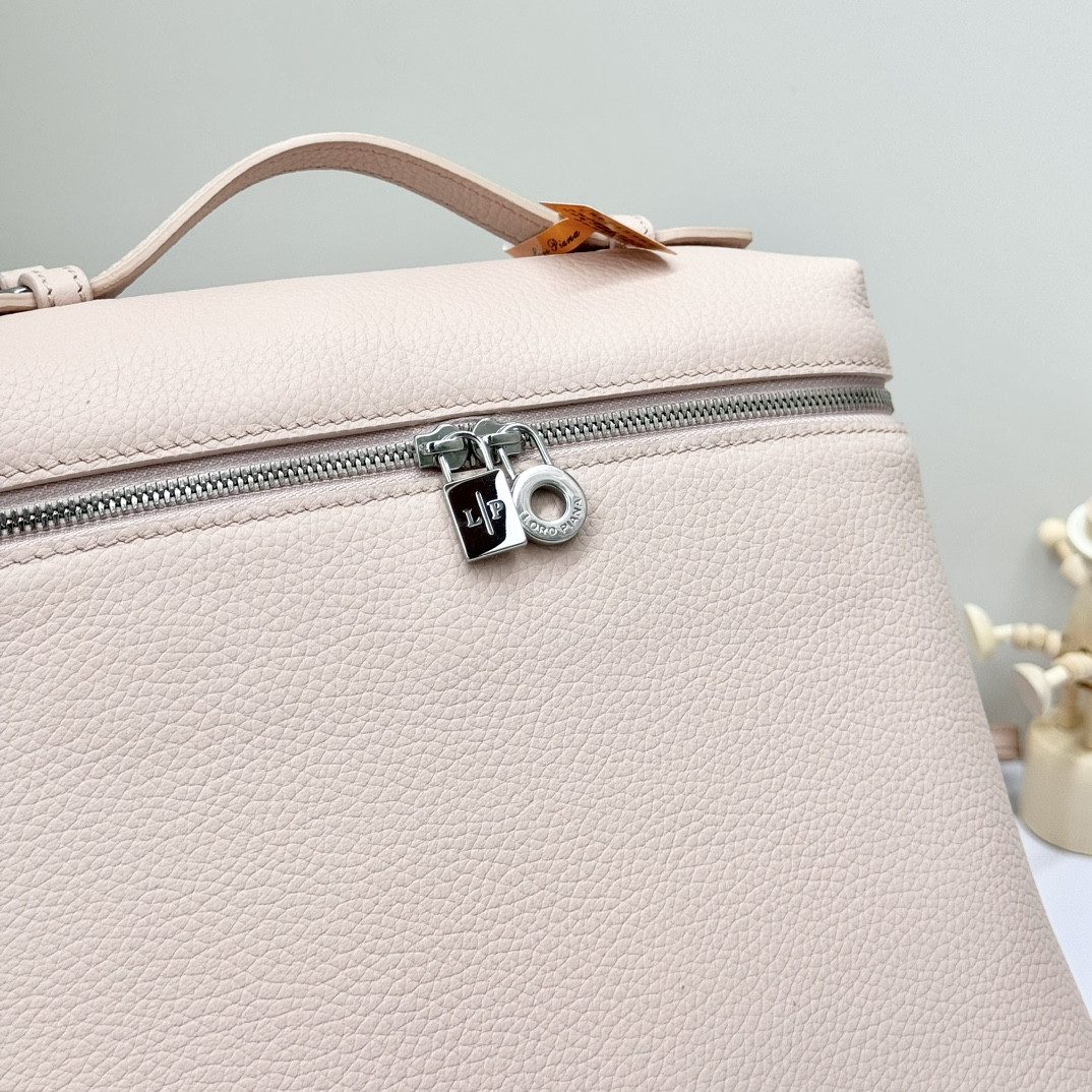 L0r0 P1ana Extra Pocket backpack L23.5 Grained Calfskin 23 x 21 x 8 cm