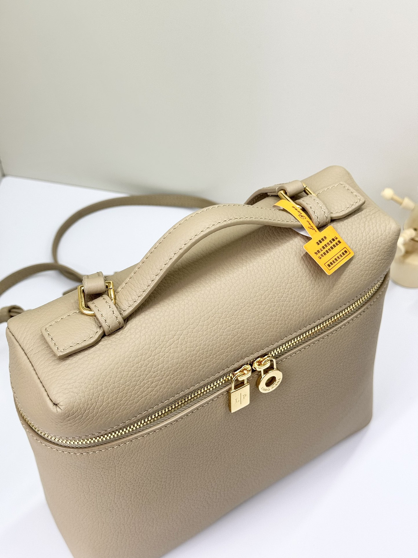 L0r0 P1ana Extra Pocket backpack L23.5 Grained Calfskin 23 x 21 x 8 cm