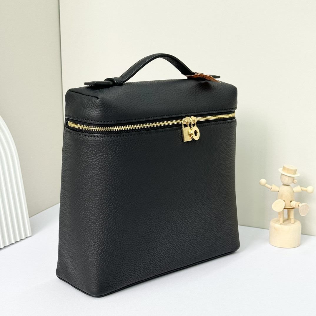 L0r0 P1ana Extra Pocket backpack L23.5 Grained Calfskin 23 x 21 x 8 cm