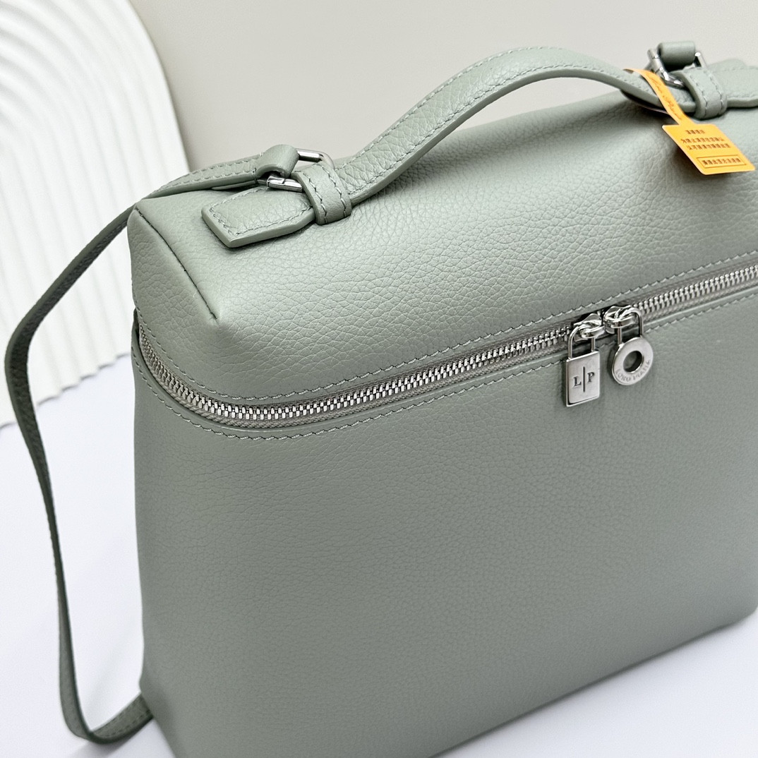 L0r0 P1ana Extra Pocket backpack L23.5 Grained Calfskin 23 x 21 x 8 cm