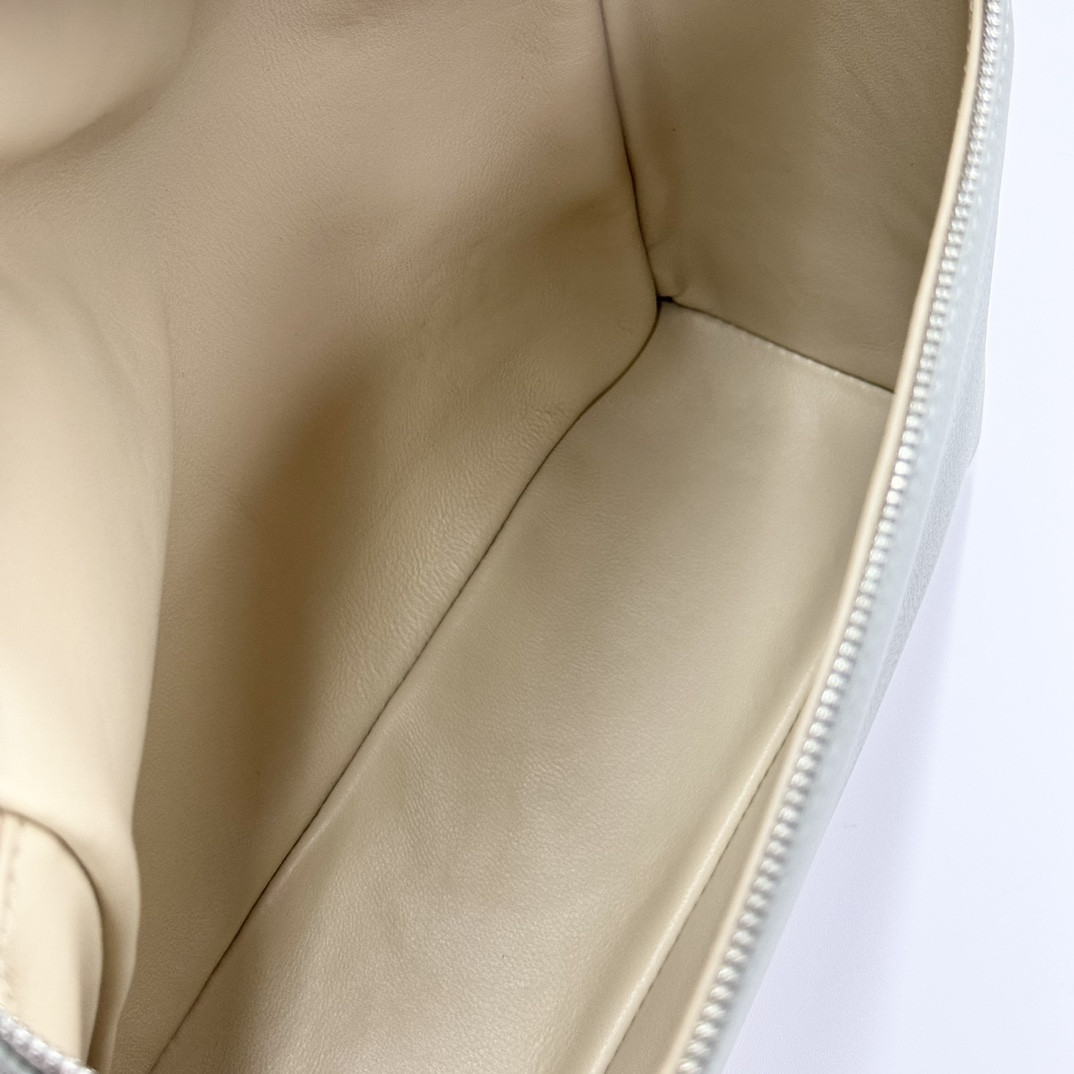 L0r0 P1ana Extra Pocket backpack L23.5 Grained Calfskin 23 x 21 x 8 cm