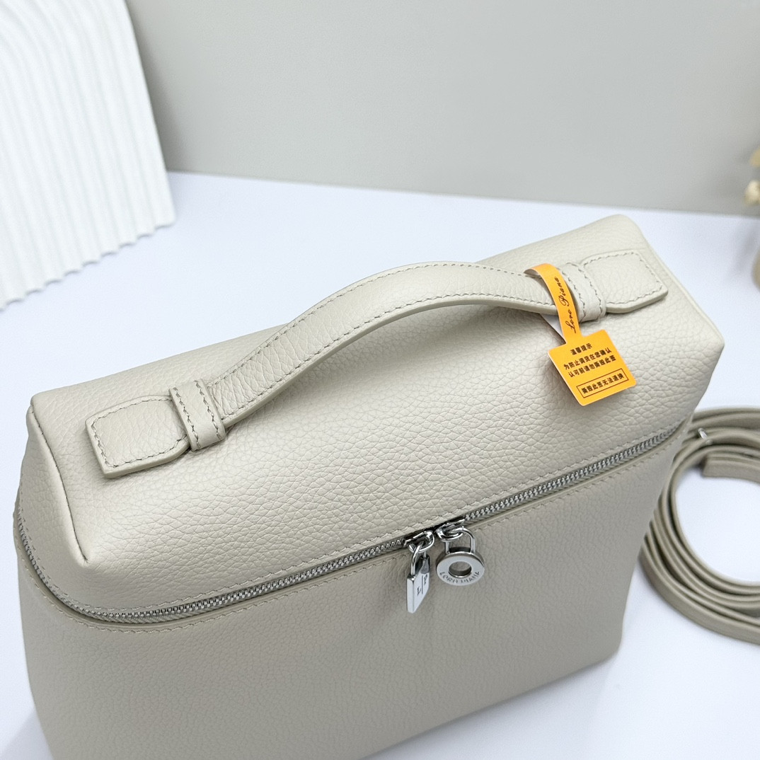 L0r0 P1ana Extra Pocket backpack L23.5 Grained Calfskin 23 x 21 x 8 cm