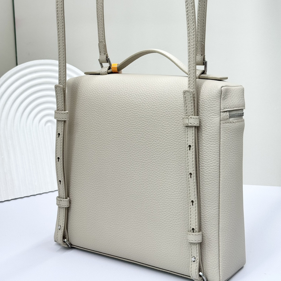 L0r0 P1ana Extra Pocket backpack L23.5 Grained Calfskin 23 x 21 x 8 cm