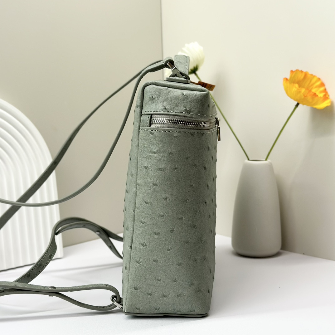 L0r0 P1ana Extra Pocket backpack L23.5 Ostrich-grained Leather 23 x 21 x 8 cm