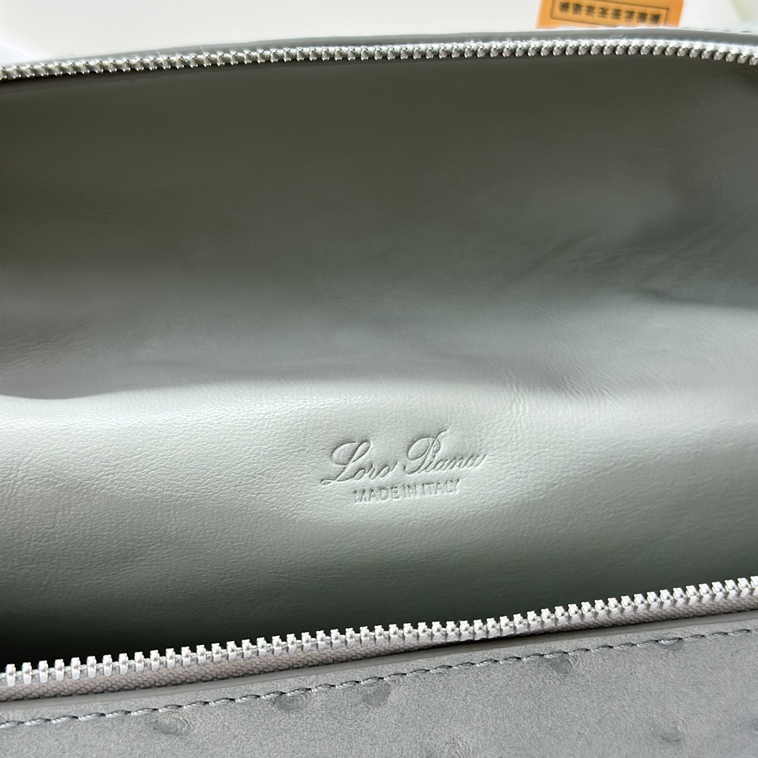 L0r0 P1ana Extra Pocket backpack L23.5 Ostrich-grained Leather 23 x 21 x 8 cm