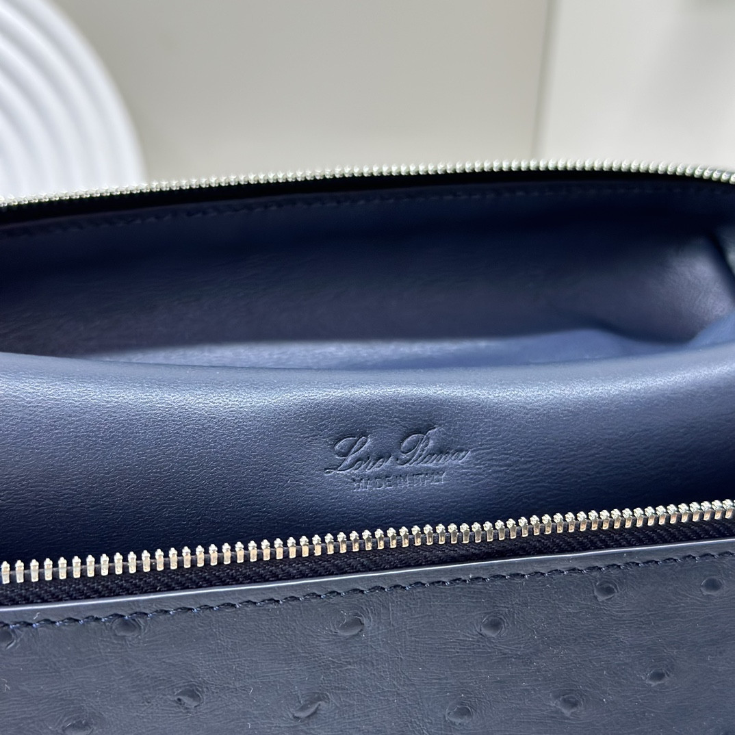 L0r0 P1ana Extra Pocket backpack L23.5 Ostrich-grained Leather 23 x 21 x 8 cm