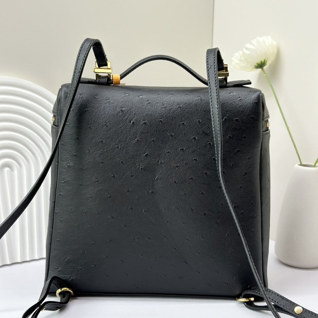 L0r0 P1ana Extra Pocket backpack L23.5 Ostrich-grained Leather 23 x 21 x 8 cm