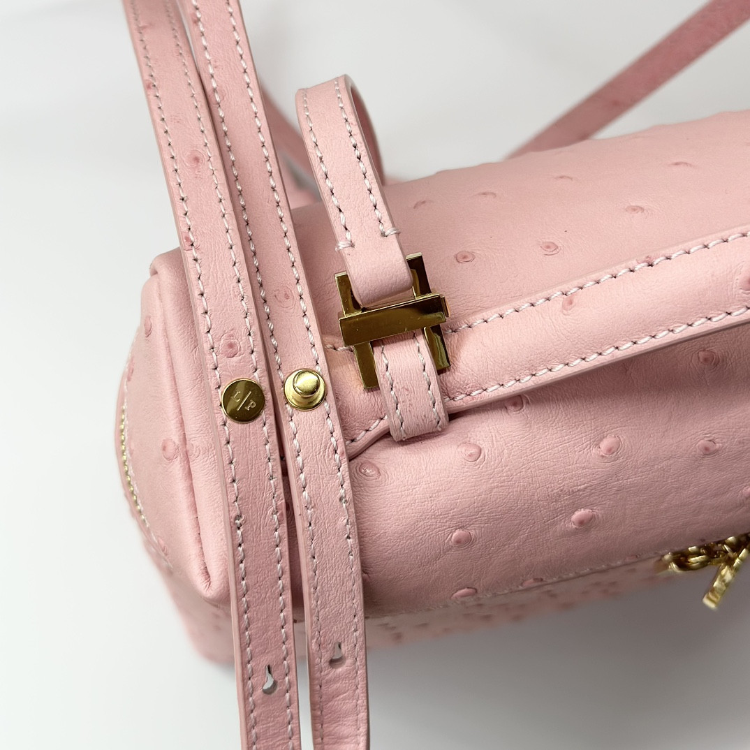 L0r0 P1ana Extra Pocket backpack L23.5 Ostrich-grained Leather 23 x 21 x 8 cm