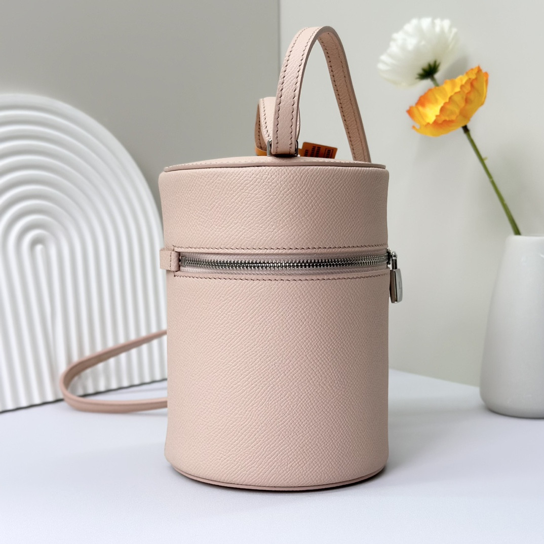 L0r0 P1ana Extra Case Textured Calfskin 12 x16 x12cm