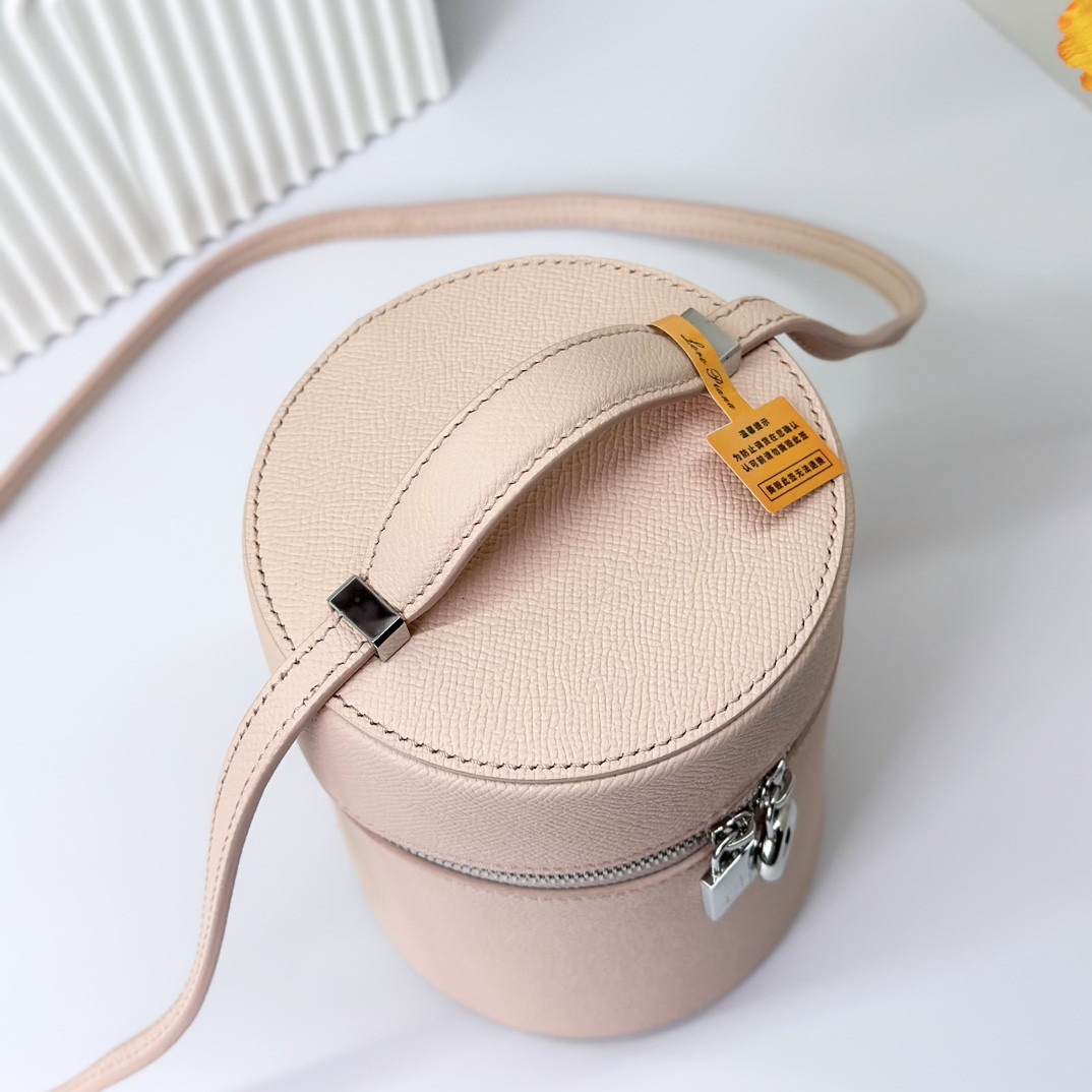 L0r0 P1ana Extra Case Textured Calfskin 12 x16 x12cm