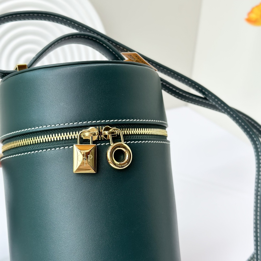 L0r0 P1ana Extra Case Smooth Calfskin 12 x16 x12cm