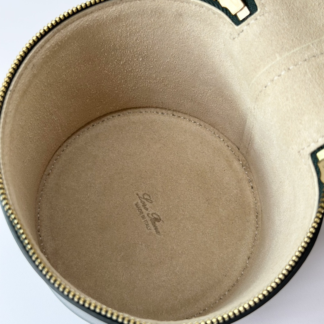 L0r0 P1ana Extra Case Smooth Calfskin 12 x16 x12cm