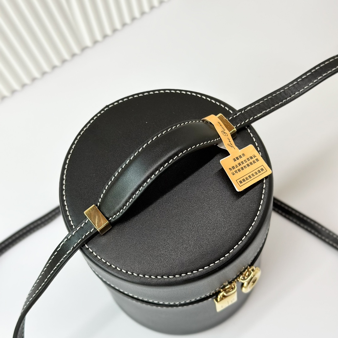 L0r0 P1ana Extra Case Smooth Calfskin 12 x16 x12cm